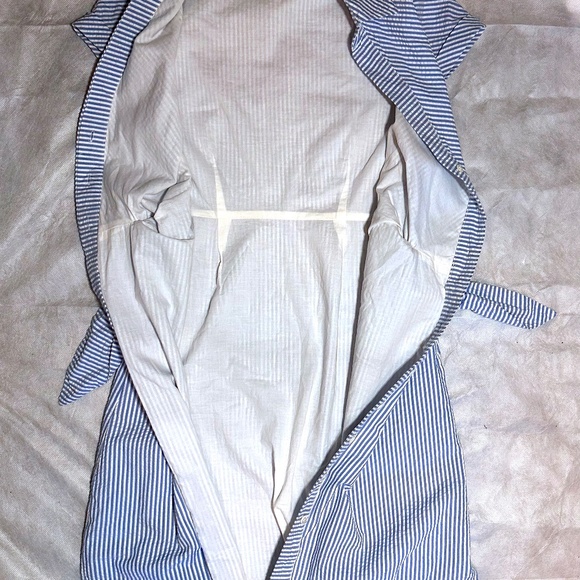 Like NEW! Vineyard Vines Seersucker Button Front Tie Cotton Dress - Picture 3 of 4